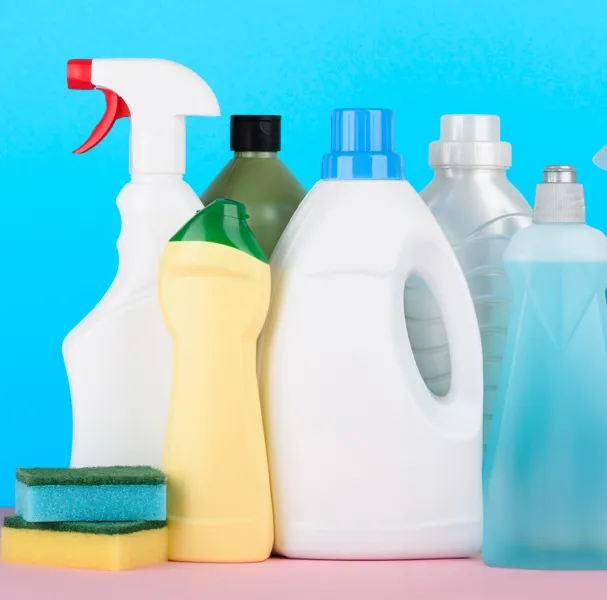 Flaschen für den Haushaltsbedarf wie Shampoo-, Seifen- Flaschen oder Sprühflaschen , produziert mit Bekum-Extrusionsblasformtechnologie